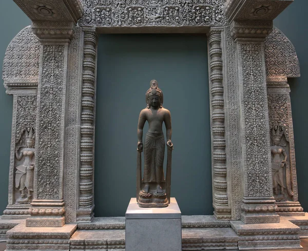 stock image PARIS, FRANCE, OCTOBER 26, 2022 : old asian temple statue at the asian arts Guimet museum, Paris, france