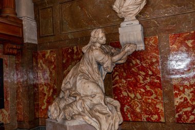 PARIS, FRANCE, 10 Kasım 2022: Paris, Fransa 'daki Saint Roch kilisesinin mimari detayları