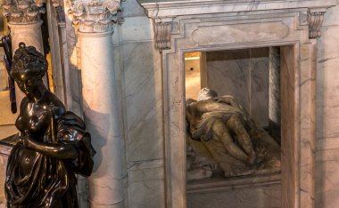 Saint-Denis, Fransa 12 Şubat 2015 saint-denis Bazilikası yaslanmış heykeller, nekropol, Fransız hükümdarları, Şubat, 12, 2015 Saint-Denis, Paris, Fransa.