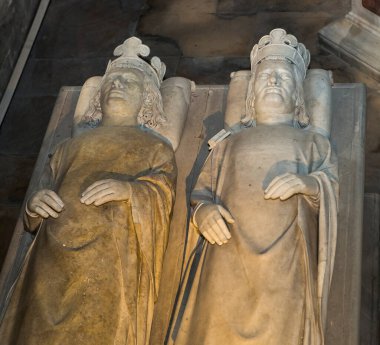 Saint-DENIS, FRANCE 12 Şubat 2015 Saint-Denis, Fransa yakınlarındaki Saint-Denis 'te, Saint-denis mezarlığında Kral 16. Louis' in anıtı..