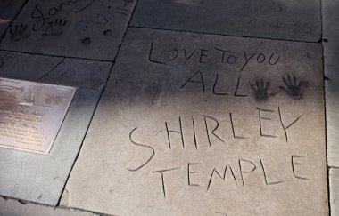 LOS ANGELES, CALIFORNIA - 12 Nisan 2015: Grauman 'ın Çin tiyatrosunun dış görünüşü, Hollywood, Los Angeles, Kaliforniya, ABD