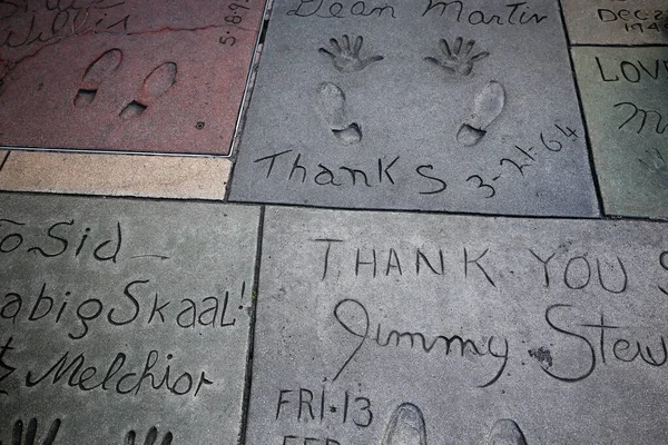 Los Angeles California エイプリル社2015年12月12日 米国カリフォルニア州ロサンゼルスのハリウッドにあるグラマン チャイニーズ シアターの外観 — ストック写真