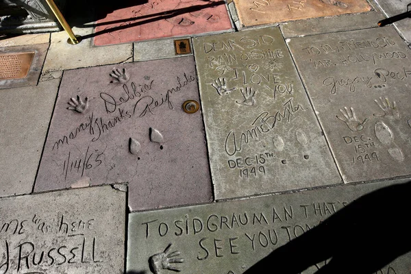 Los Angeles California エイプリル社2015年12月12日 米国カリフォルニア州ロサンゼルスのハリウッドにあるグラマン チャイニーズ シアターの外観 — ストック写真