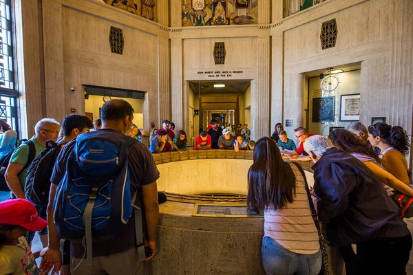 stock image LOS ANGELES, CALIFORNIA - APRIL 12, 2015 : interiors and architectural details of the Griffith observatory, in Los Angeles, california, united states