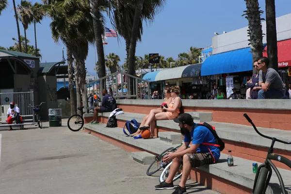 VENICE Plajı, Birleşik Devletler - 14 Nisan 2015: Venedik sahilindeki kaslı plaj manzarası, Los Angeles, Kaliforniya, Amerika Birleşik Devletleri