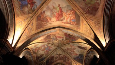 NICE, FRANCE, 28 NİSAN 2013: Fransa 'nın Nice kentindeki Notre Dame de Assomption kilisesinin mimari detayları