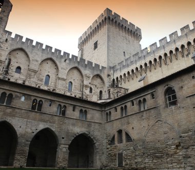 AVIGNON, FRANCE 15 Ekim 2013: Avignon, Provence, Fransa 'nın Provence kentindeki Palais des papes.