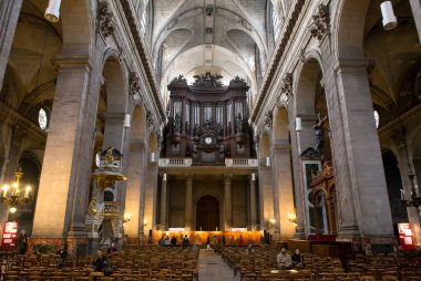 PARIS, FRANCE, NİSAN 04, 2017: Saint Sulpice Kilisesi iç dekorasyonu, Nisan 04, 2017, Paris, Fransa