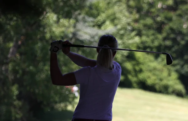 Lady Golfer Ένα Γήπεδο Γκολφ Στο Fourqueux Γαλλία Ιούνιος 2013 — Φωτογραφία Αρχείου