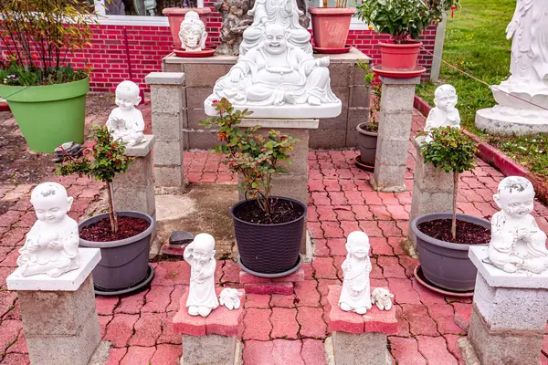Noyant Allier Francia Abril 2023 Detalles Exteriores Estatuas Jardín Pagoda — Foto de Stock