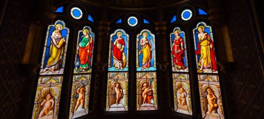 BLOIS, FRANCE, APRIL 18, 2023: Blois, Loire Vadisi kraliyet şatosunda iç mekan ve mimari dekorlar