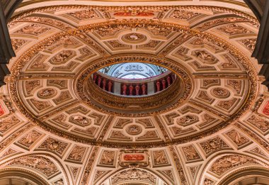 VIENNA, AUSTRIA, 24 Mayıs 2023: Viyana Kunstart Güzel Sanatlar Müzesi 'nin içerisi, freskleri ve mimari detayları