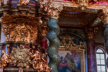 Vienna, AUSTRIA, 25 Mayıs 2023: Cizvit Kilisesi 'nin iç mekanları, freskleri ve mimari detayları