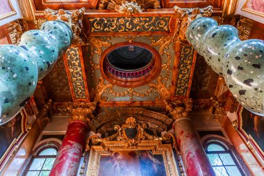 Vienna, AUSTRIA, 25 Mayıs 2023: Cizvit Kilisesi 'nin iç mekanları, freskleri ve mimari detayları