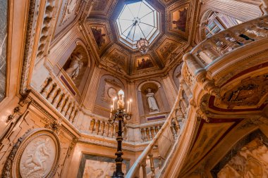 PARIS, FRANCE, HAZİRAN 24 HAZİRAN 2023 İçişleri, Koleksiyonlar, La Paiva Köşkü mobilya ve dekorasyonları, Şanzelize, Paris, Fransa