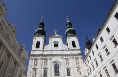 Vienna, AUSTRIA, 25 Mayıs 2023: Cizvit Kilisesi 'nin dış ve mimari detayları