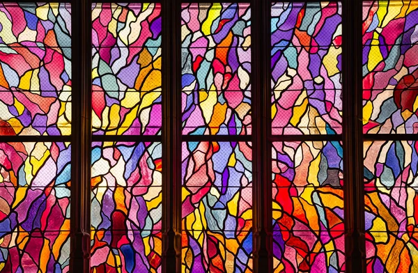 Abbeville Somme France June 2023年6月20日 聖セプセル教会ステンドグラスの窓の詳細 アルフレッド マネージャー著ワークショップ 1989年1993年 — ストック写真