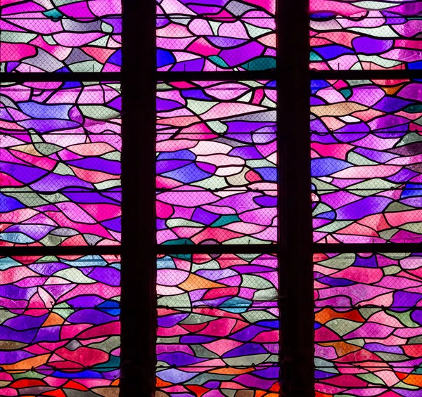 Abbeville Somme France June 2023年6月20日 聖セプセル教会ステンドグラスの窓の詳細 アルフレッド マネージャー著ワークショップ 1989年1993年 — ストック写真
