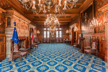 ORLEANS, FRANCE, 17 NİSAN 2023: Groslot Sarayı 'nın iç mimari dekorları, tarihi şehir salonu