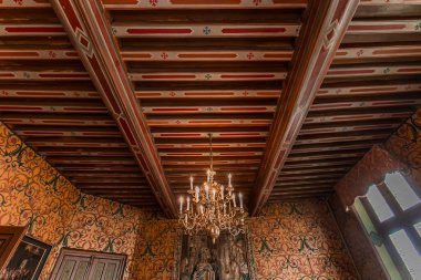 ORLEANS, FRANCE, 17 NİSAN 2023: Groslot Sarayı 'nın iç mimari dekorları, tarihi şehir salonu