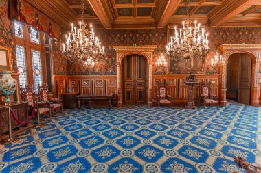 ORLEANS, FRANCE, 17 NİSAN 2023: Groslot Sarayı 'nın iç mimari dekorları, tarihi şehir salonu