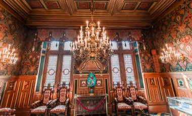 ORLEANS, FRANCE, 17 NİSAN 2023: Groslot Sarayı 'nın iç mimari dekorları, tarihi şehir salonu