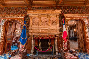 ORLEANS, FRANCE, 17 NİSAN 2023: Groslot Sarayı 'nın iç mimari dekorları, tarihi şehir salonu