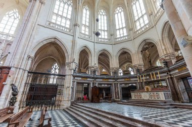 SAINT RIQUIER, SOMME, FRANCE, 17 HAZİRAN 2022: Saint Riquier Manastırı Kilisesi 'nin iç mimari dekorasyonu