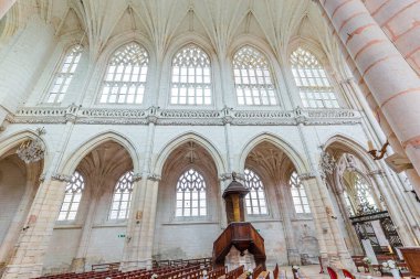 SAINT RIQUIER, SOMME, FRANCE, 17 HAZİRAN 2022: Saint Riquier Manastırı Kilisesi 'nin iç mimari dekorasyonu