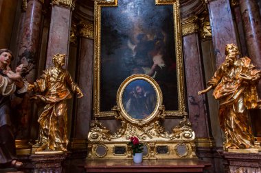 VIENNA, AUSTRIA, 22 Mayıs 2023: Saint Anne Kilisesi 'nin iç mekanları, freskleri ve mimari detayları