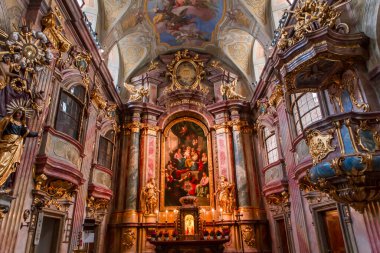 VIENNA, AUSTRIA, 22 Mayıs 2023: Saint Anne Kilisesi 'nin iç mekanları, freskleri ve mimari detayları