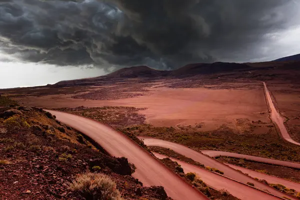 Piton de la Fournaise volkanı yolu, Reunion adası, Hint okyanusu, Fransa