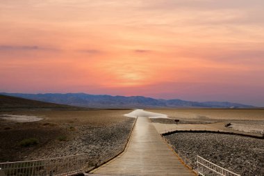 Badwater bakış açısı, ölüm vadisi, California, ABD, gökyüzü ve bulutlar