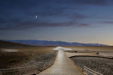 Badwater bakış açısı, ölüm vadisi, California, ABD, gökyüzü ve bulutlar