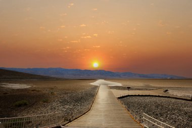 Badwater bakış açısı, ölüm vadisi, California, ABD, gökyüzü ve bulutlar