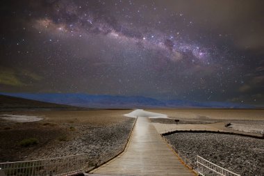 Badwater bakış açısı, ölüm vadisi, California, ABD, gökyüzü ve bulutlar