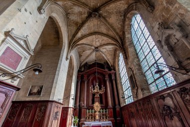 NOYON, FRANCE, ECTOBER 22, 2023: Bakire Meryem Katedrali 'nin iç mimari dekorları