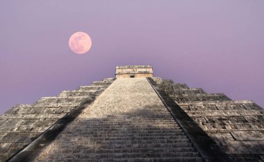 Chichen Itza 'daki Büyük Maya Piramidi Yucatan, Meksika