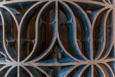 PARIS, FRANCE, 16 ARALIK 2023: Cluny Şapeli 'nde iç mimari dekorlar ve heykeller, Paris, Fransa