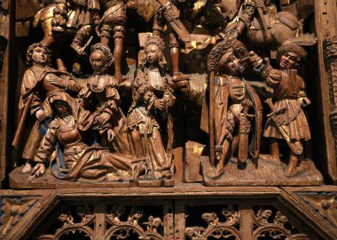 PARIS, FRANCE, 16 ARALIK 2023: Cluny Şapeli, Paris, Fransa 'daki ahşap heykellerin iç mimari dekorları