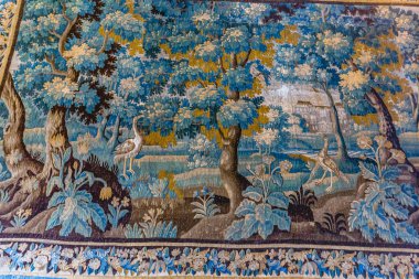 ANGERS, FRANCE, 23 Mart 2024: Angers yakınlarındaki Chateau de Brissac 'ın iç dekorları, Loire Valley, Fransa