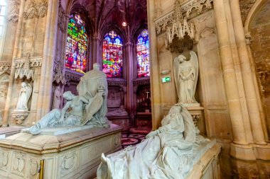 DREUX, FRANCE, 15 Mayıs 2024: 19. yüzyılda inşa edilen Dreux Kraliyet Şapeli, Orleans Hanedanı üyelerinin geleneksel gotik gömme yeridir.. 