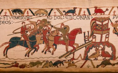BAYEUX, FRANCE, 14 Mayıs 2024: Bayeux 'nun duvar halısı, 1066 yılındaki Hastings savaşını, İngiltere' nin Norman fethini betimliyor.
