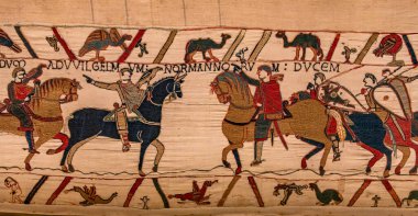 BAYEUX, FRANCE, 14 Mayıs 2024: Bayeux 'nun duvar halısı, 1066 yılındaki Hastings savaşını, İngiltere' nin Norman fethini betimliyor.