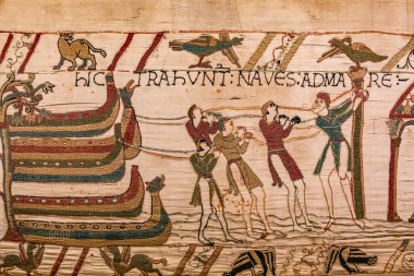 BAYEUX, FRANCE, 14 Mayıs 2024: Bayeux 'nun duvar halısı, 1066 yılındaki Hastings savaşını, İngiltere' nin Norman fethini betimliyor.