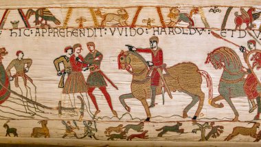 BAYEUX, FRANCE, 14 Mayıs 2024: Bayeux 'nun duvar halısı, 1066 yılındaki Hastings savaşını, İngiltere' nin Norman fethini betimliyor.