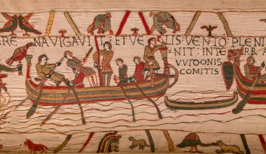 BAYEUX, FRANCE, 14 Mayıs 2024: Bayeux 'nun duvar halısı, 1066 yılındaki Hastings savaşını, İngiltere' nin Norman fethini betimliyor.