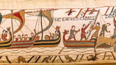 BAYEUX, FRANCE, 14 Mayıs 2024: Bayeux 'nun duvar halısı, 1066 yılındaki Hastings savaşını, İngiltere' nin Norman fethini betimliyor.