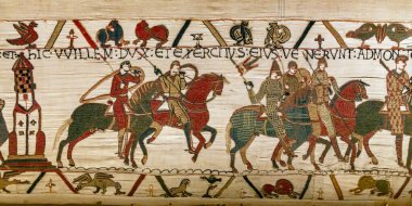 BAYEUX, FRANCE, 14 Mayıs 2024: Bayeux 'nun duvar halısı, 1066 yılındaki Hastings savaşını, İngiltere' nin Norman fethini betimliyor.