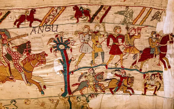 BAYEUX, FRANCE, 14 Mayıs 2024: Bayeux 'nun duvar halısı, 1066 yılındaki Hastings savaşını, İngiltere' nin Norman fethini betimliyor.